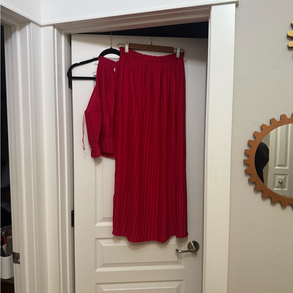 Banana Republic Vibrant Red Top and Skirt Set - Picture 4 of 8